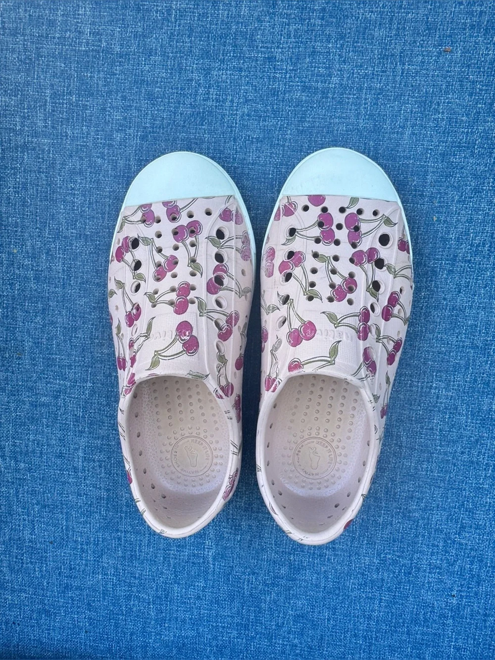 Native Jefferson Sugarlite Cherry Print Shoes Pink White Size C11 Kids Slip On